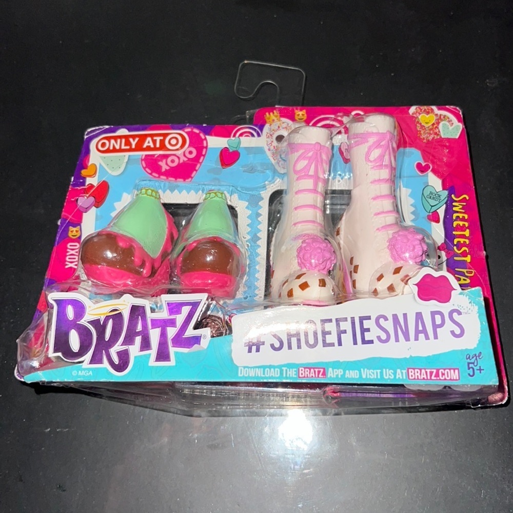 BRATZ. Shoefie snaps